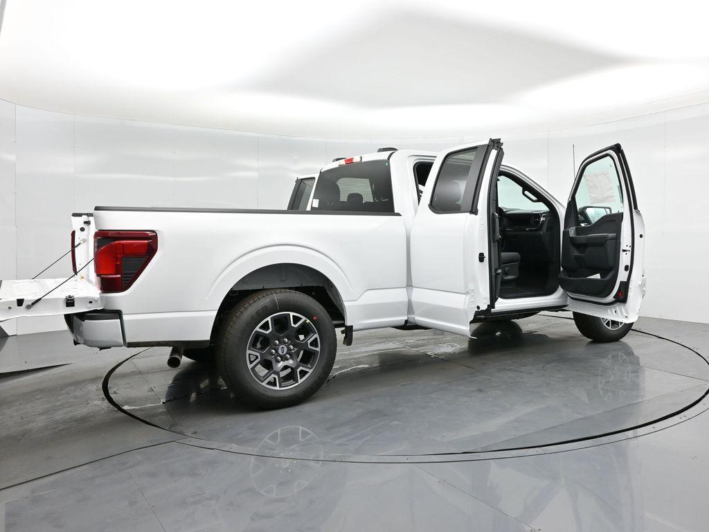new 2025 Ford F-150 car, priced at $40,195