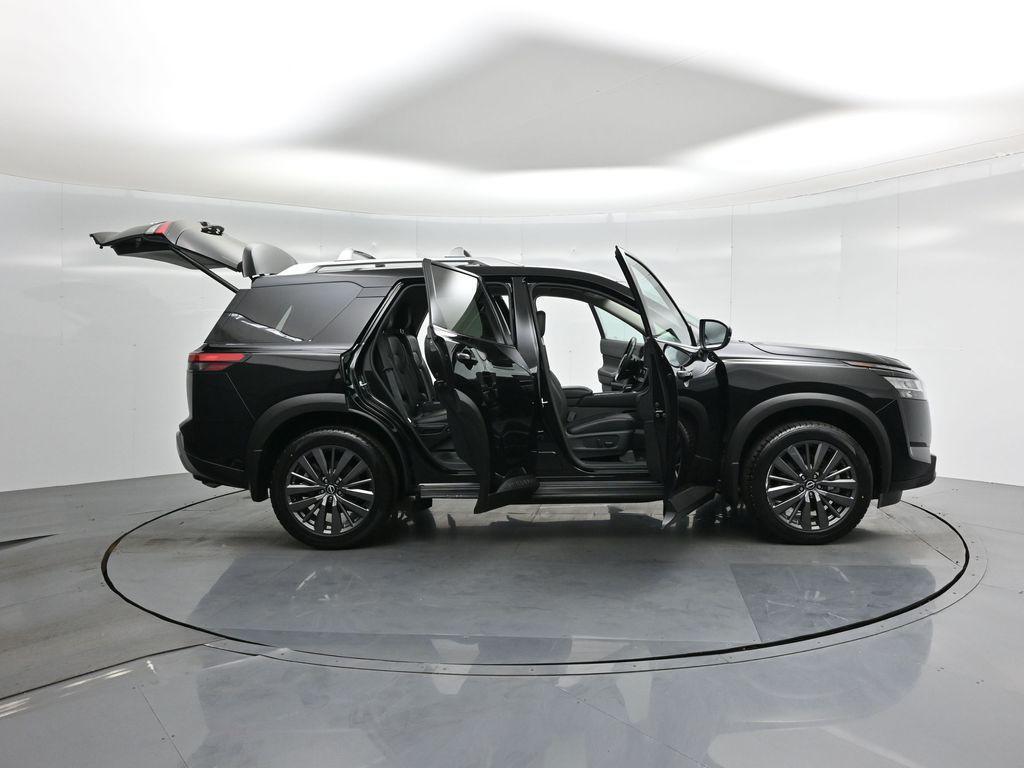 used 2022 Nissan Pathfinder car, priced at $31,000