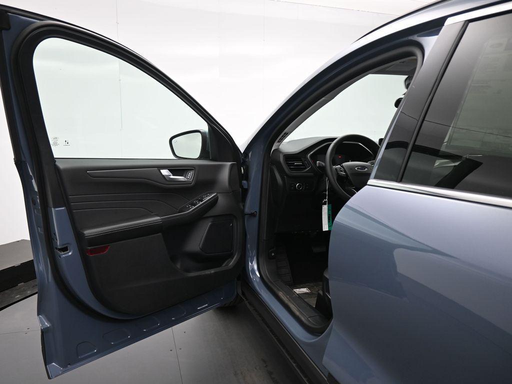 new 2025 Ford Escape PHEV car, priced at $33,530