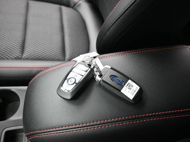 new 2025 Ford Escape car, priced at $33,195