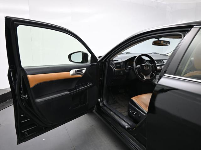 used 2015 Lexus CT 200h car, priced at $10,800