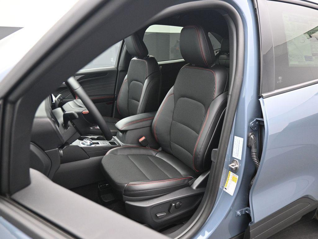 new 2025 Ford Escape car, priced at $30,325