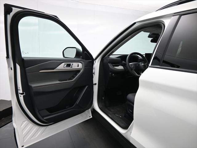 new 2025 Ford Explorer car, priced at $39,462