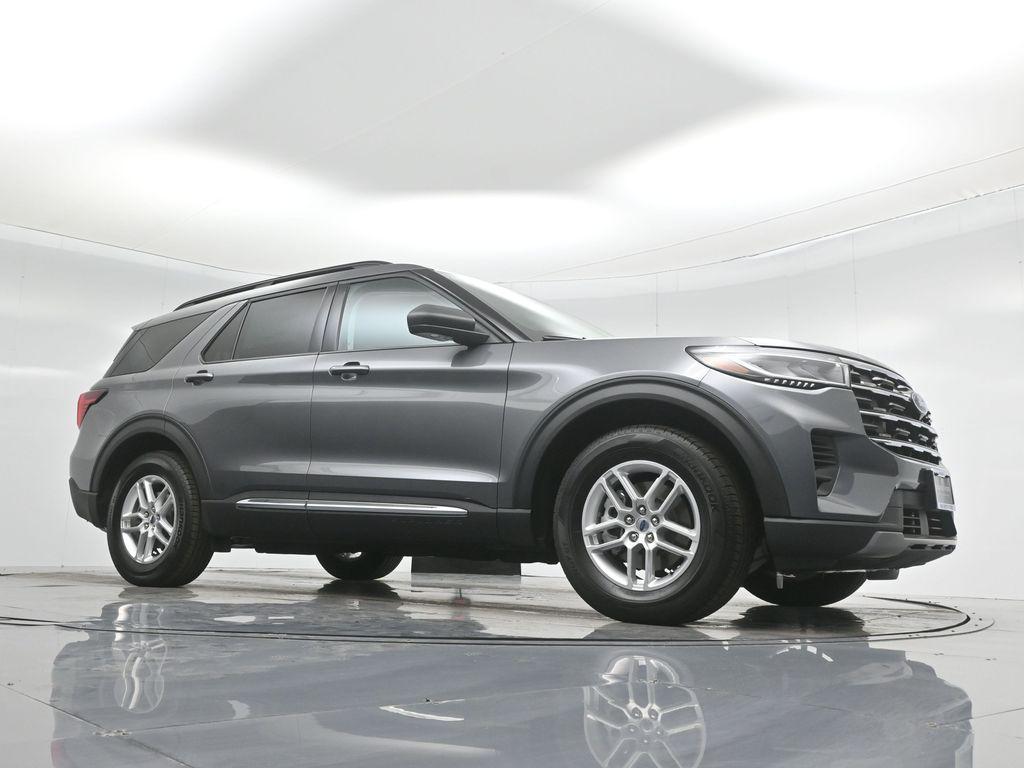 new 2025 Ford Explorer car, priced at $40,645