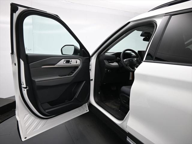 new 2025 Ford Explorer car, priced at $40,645