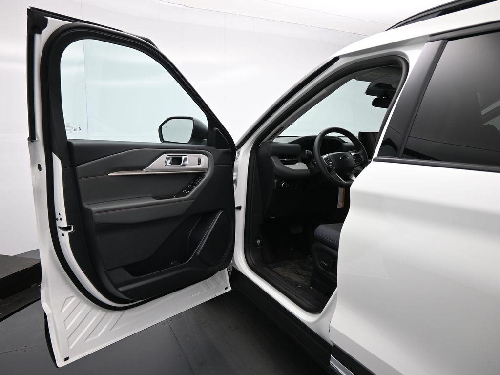 new 2025 Ford Explorer car, priced at $40,645