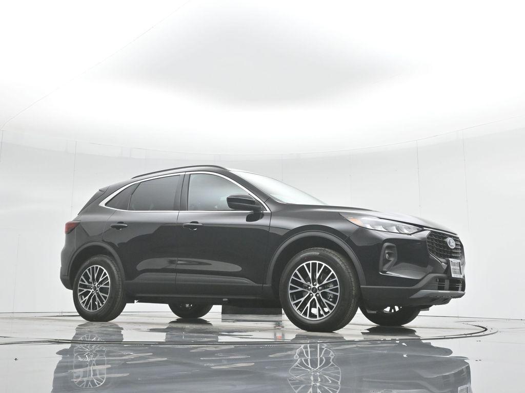 new 2025 Ford Escape PHEV car, priced at $32,030
