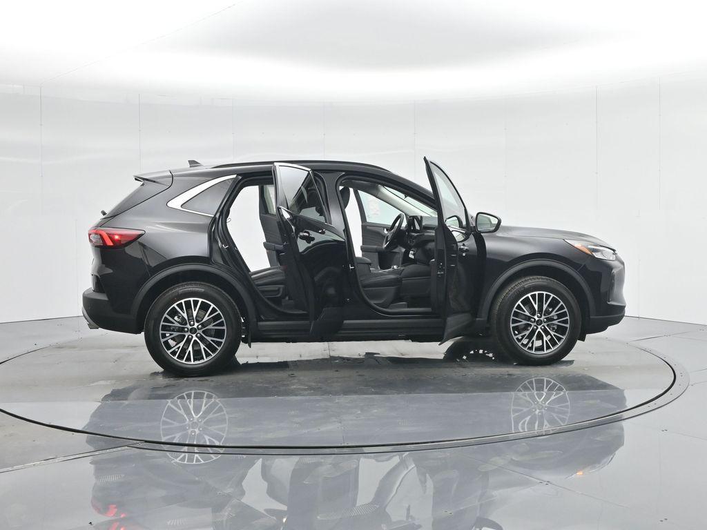new 2025 Ford Escape PHEV car, priced at $32,030