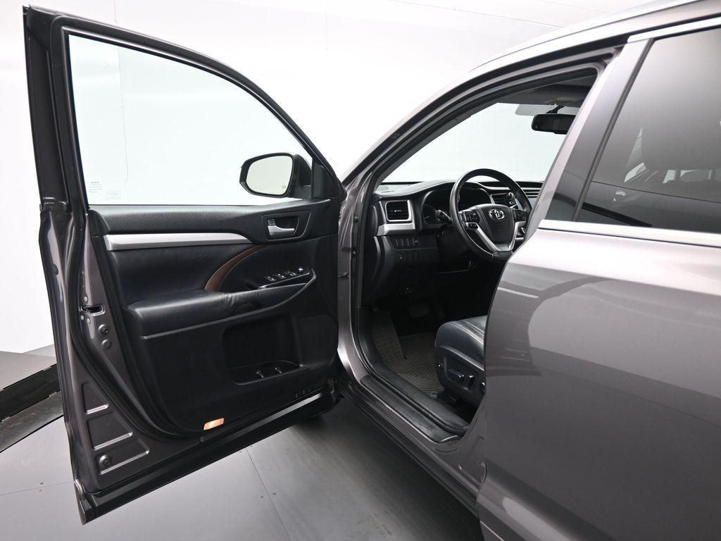 used 2014 Toyota Highlander car, priced at $14,000