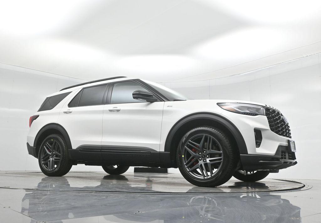 new 2025 Ford Explorer car, priced at $48,695
