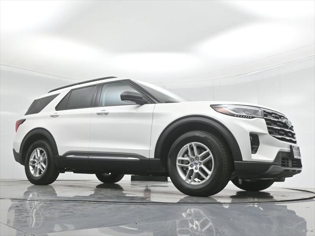 new 2025 Ford Explorer car, priced at $47,725