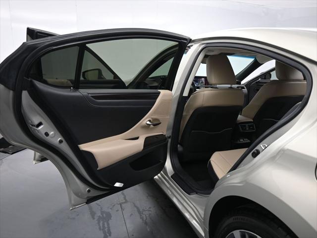 used 2021 Lexus ES 300h car, priced at $36,500