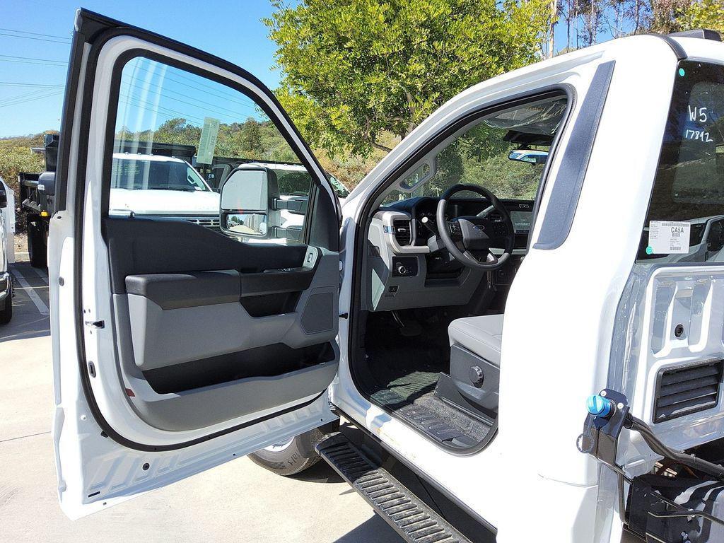 new 2025 Ford F-450 car, priced at $68,755