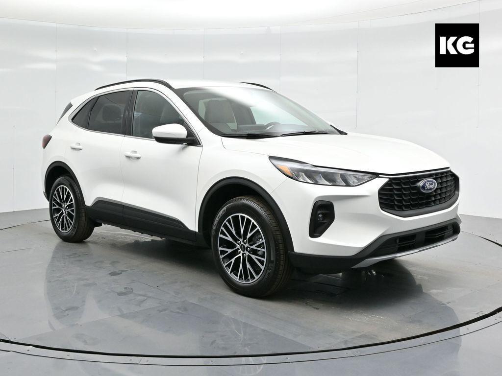 new 2025 Ford Escape PHEV car, priced at $33,020