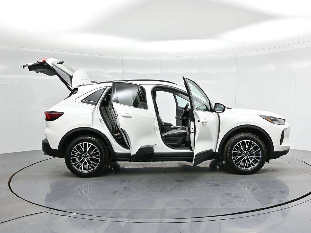 new 2025 Ford Escape PHEV car, priced at $33,020