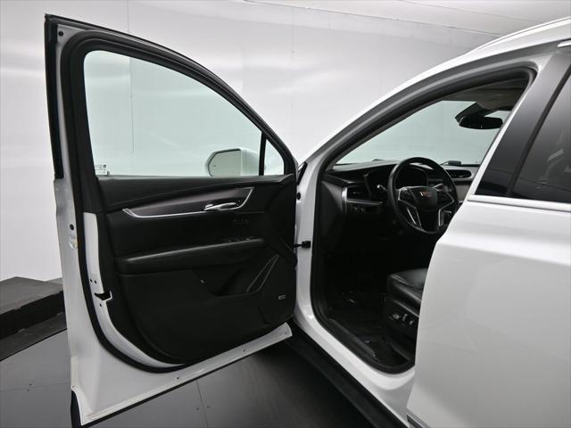 used 2017 Cadillac XT5 car, priced at $15,000