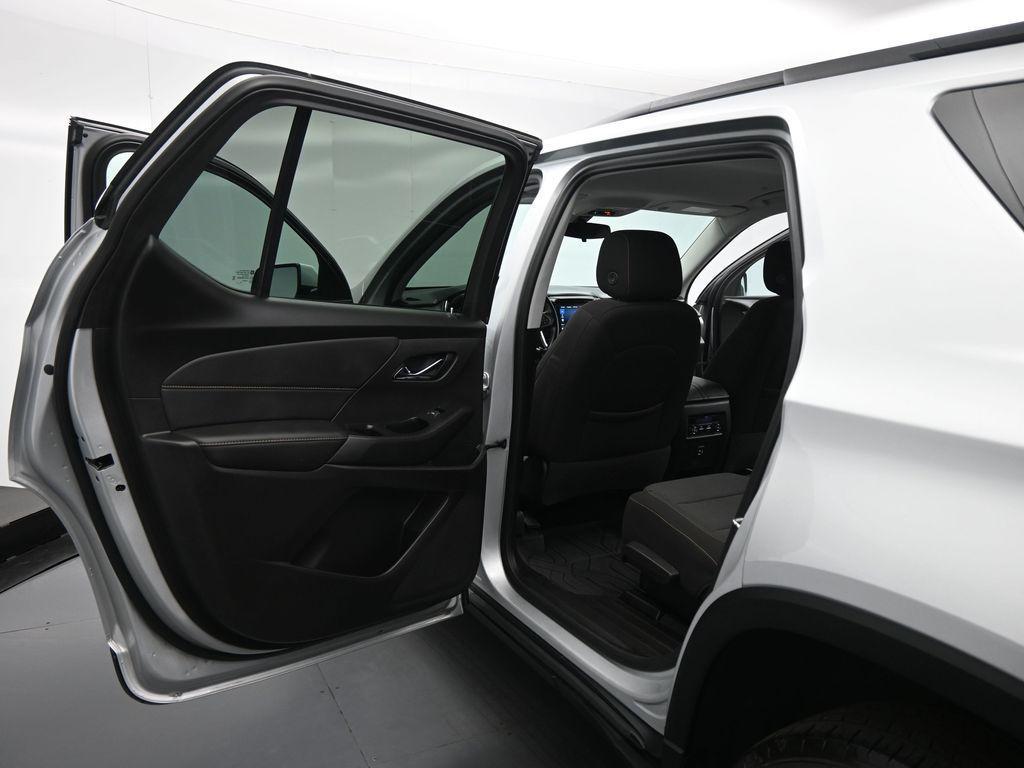 used 2021 Chevrolet Traverse car, priced at $24,762