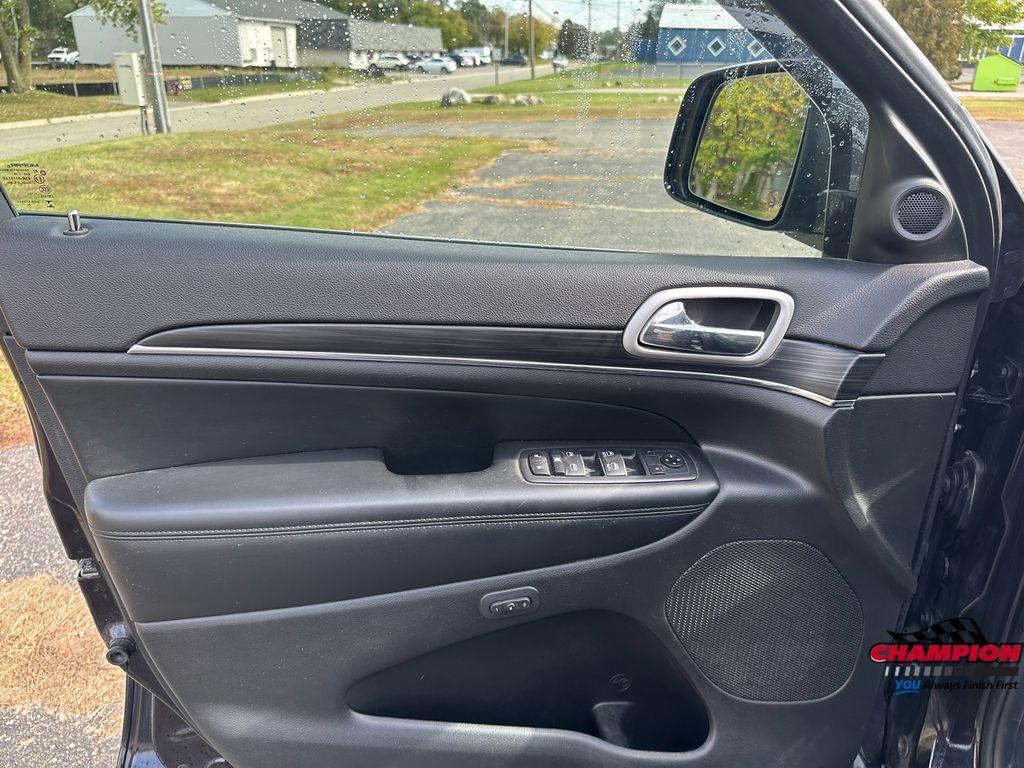 used 2021 Jeep Grand Cherokee car, priced at $22,274