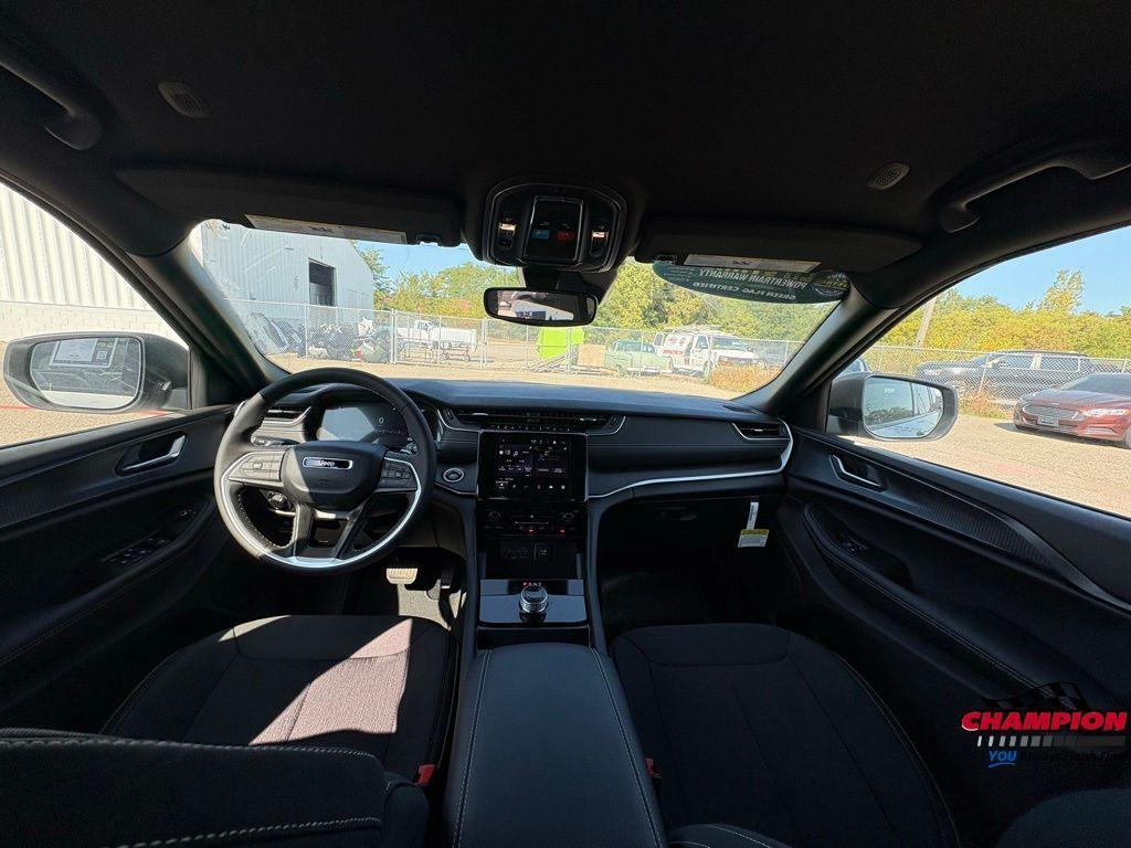 used 2024 Jeep Grand Cherokee car, priced at $32,000
