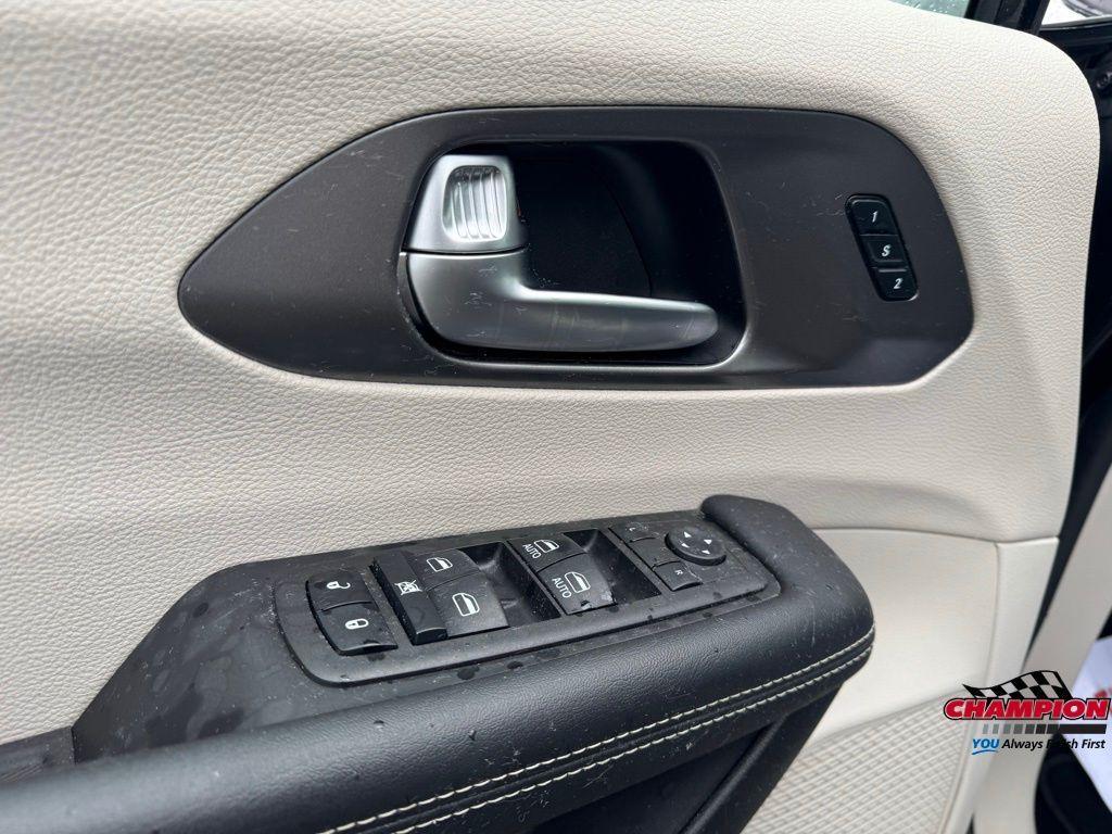 used 2022 Chrysler Pacifica car, priced at $27,800