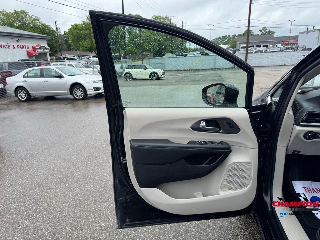 used 2022 Chrysler Pacifica car, priced at $27,800