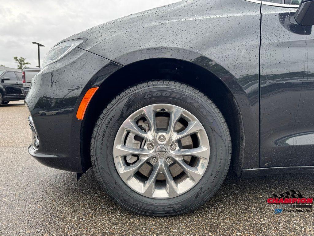 used 2022 Chrysler Pacifica car, priced at $27,800