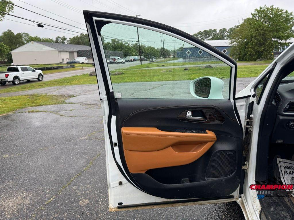 used 2021 Chrysler Pacifica car, priced at $28,295