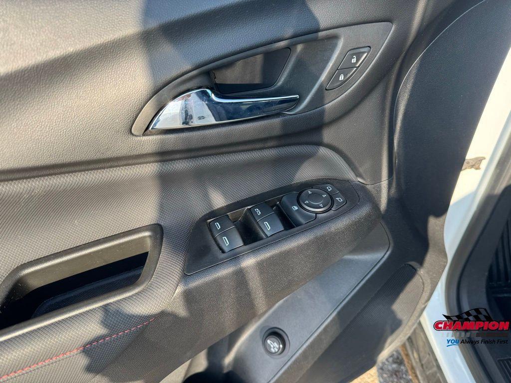 used 2022 Chevrolet Equinox car, priced at $25,219