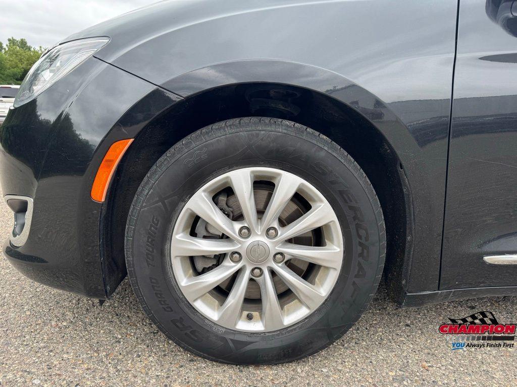 used 2017 Chrysler Pacifica car, priced at $10,500