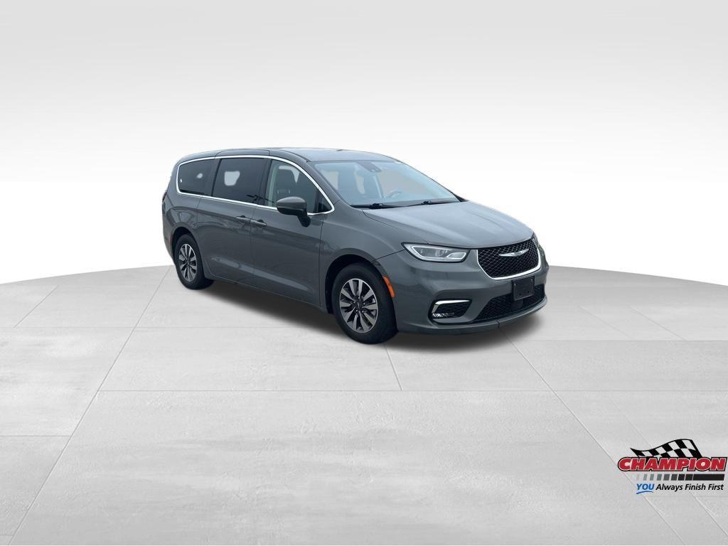 used 2023 Chrysler Pacifica Hybrid car, priced at $25,900