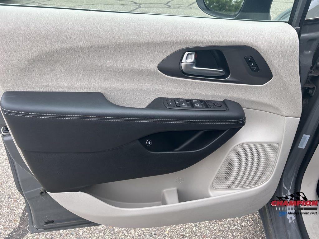 used 2023 Chrysler Pacifica Hybrid car, priced at $25,900