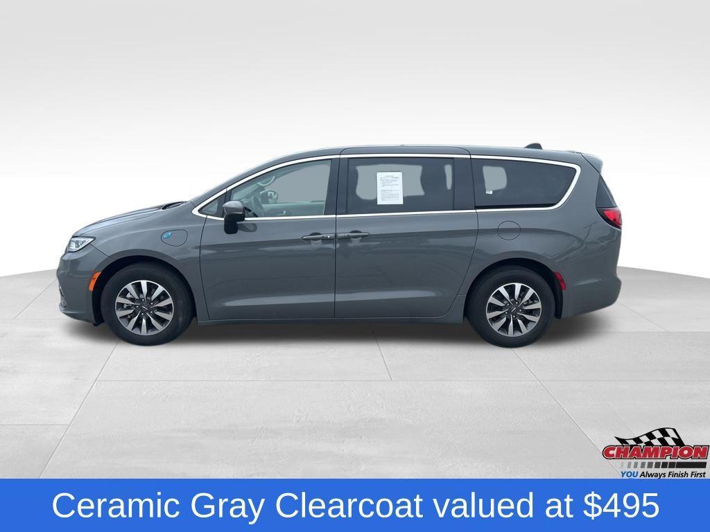 used 2023 Chrysler Pacifica Hybrid car, priced at $25,900