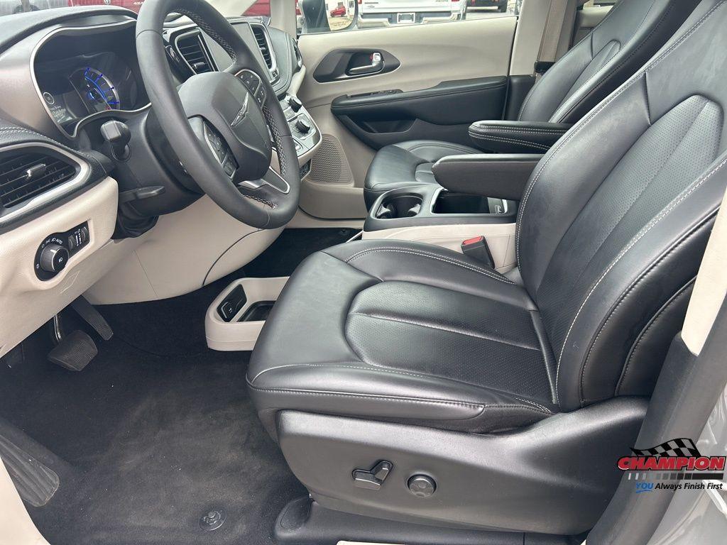 used 2023 Chrysler Pacifica Hybrid car, priced at $25,900