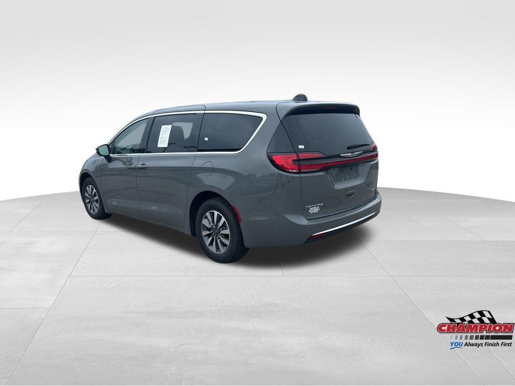 used 2023 Chrysler Pacifica Hybrid car, priced at $25,900