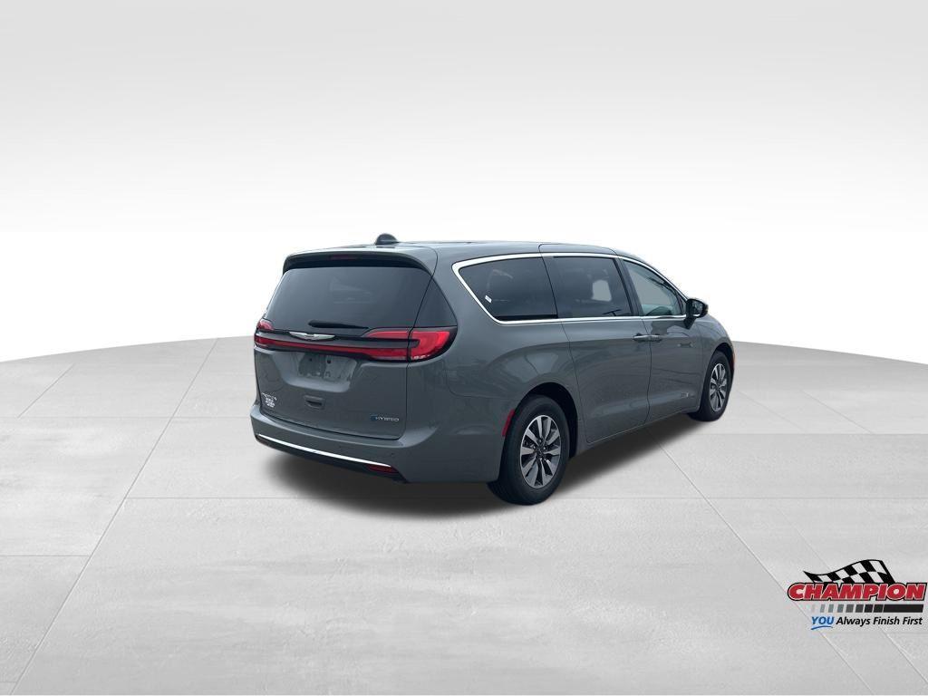 used 2023 Chrysler Pacifica Hybrid car, priced at $25,900