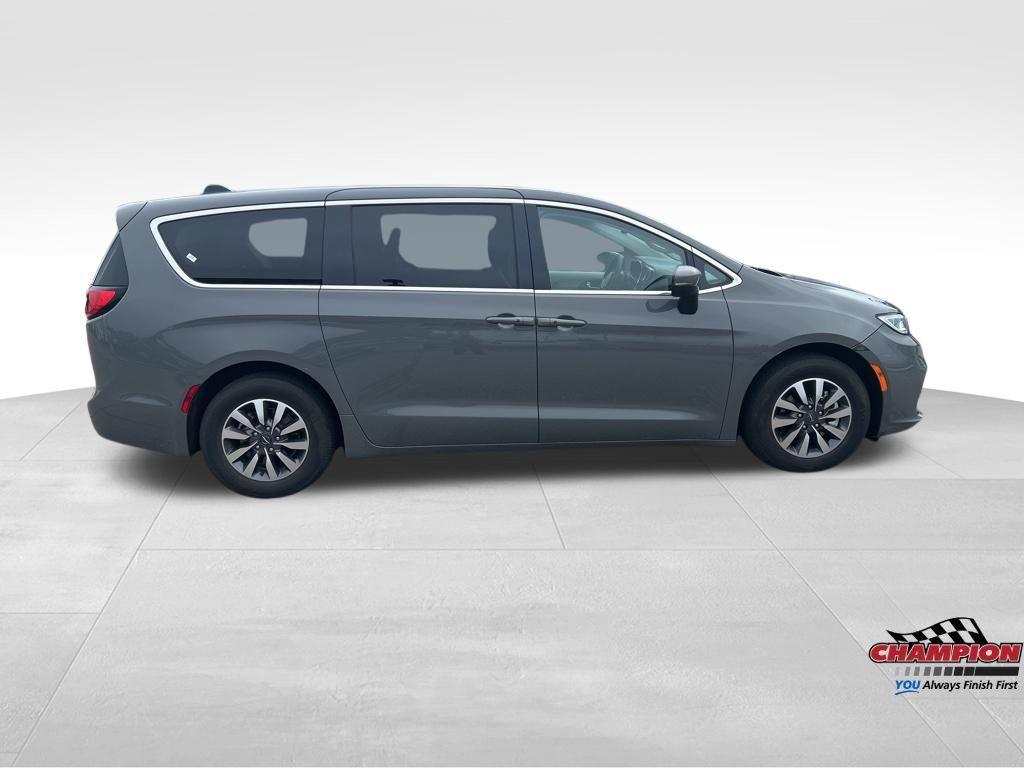 used 2023 Chrysler Pacifica Hybrid car, priced at $25,900