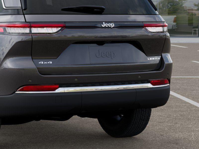 new 2025 Jeep Grand Cherokee car, priced at $45,006