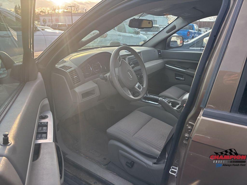 used 2009 Jeep Grand Cherokee car, priced at $8,375