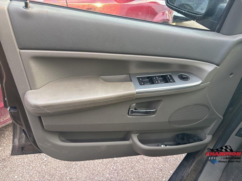 used 2009 Jeep Grand Cherokee car, priced at $8,375