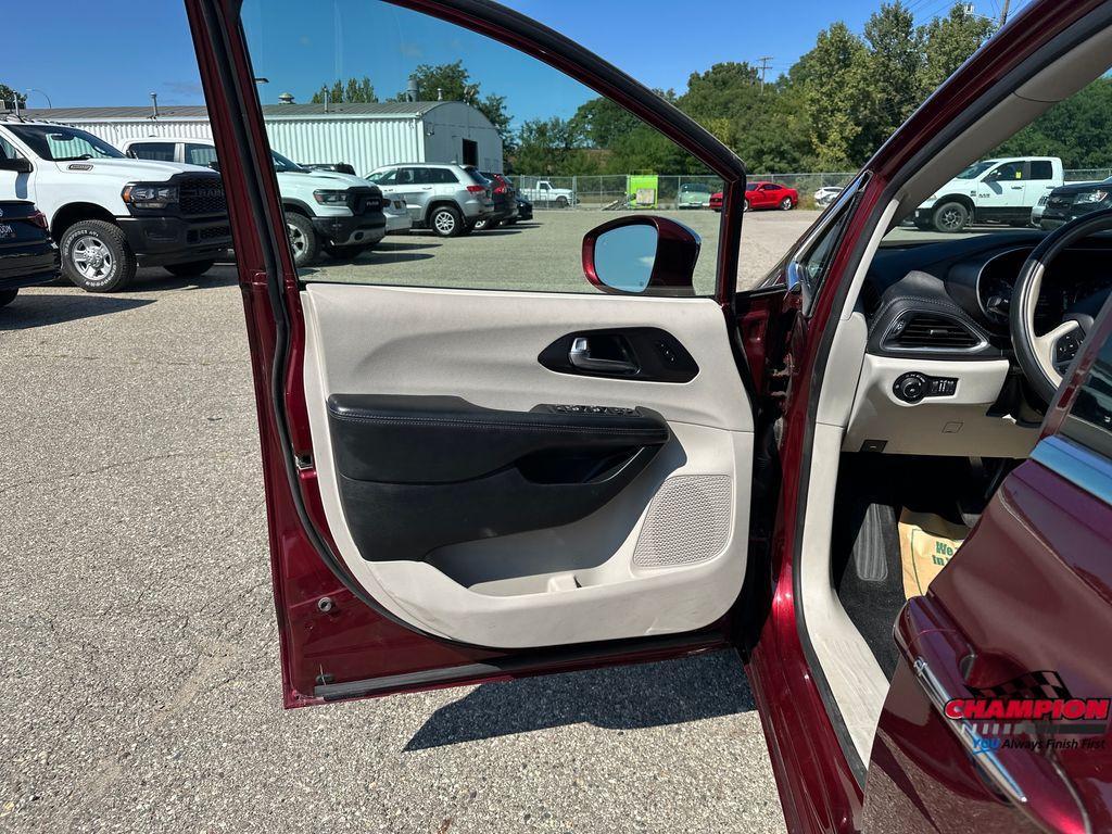 used 2020 Chrysler Pacifica car, priced at $14,000