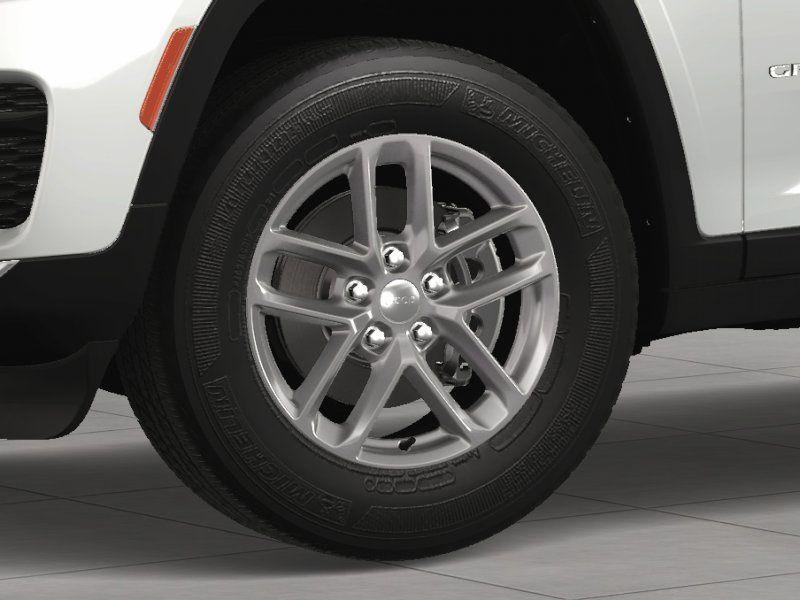 new 2024 Jeep Grand Cherokee car, priced at $40,015