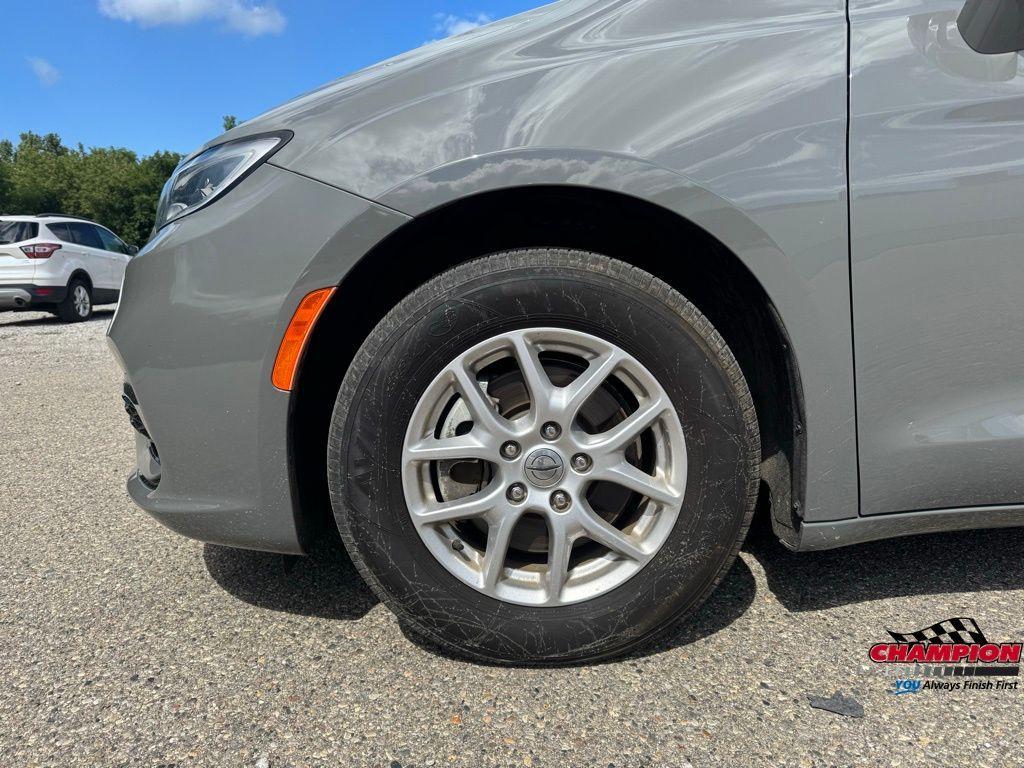 used 2022 Chrysler Pacifica car, priced at $30,195
