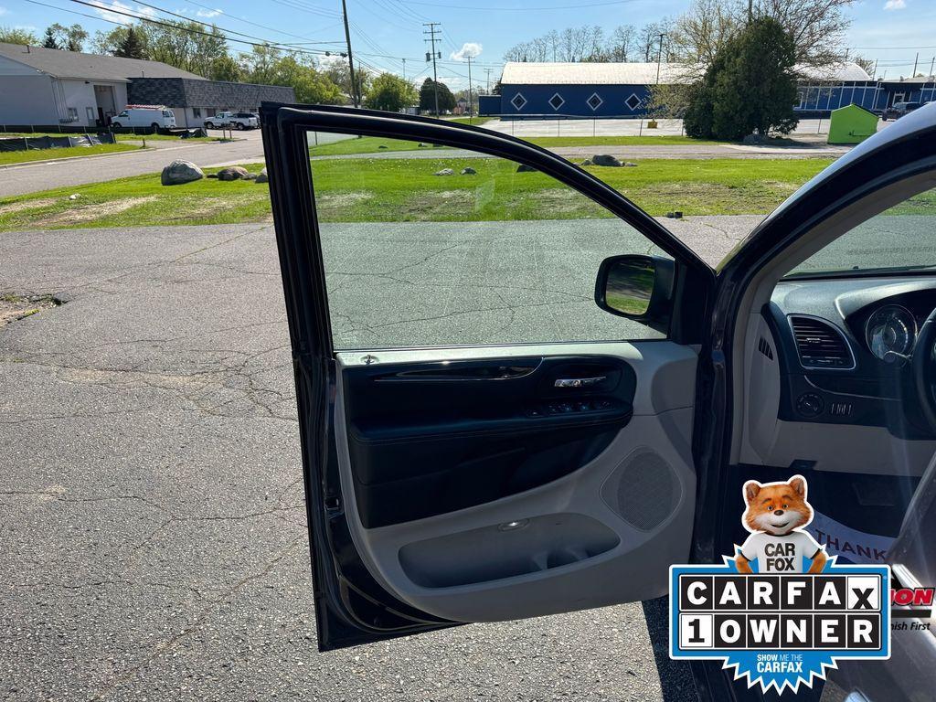 used 2015 Chrysler Town & Country car, priced at $6,000