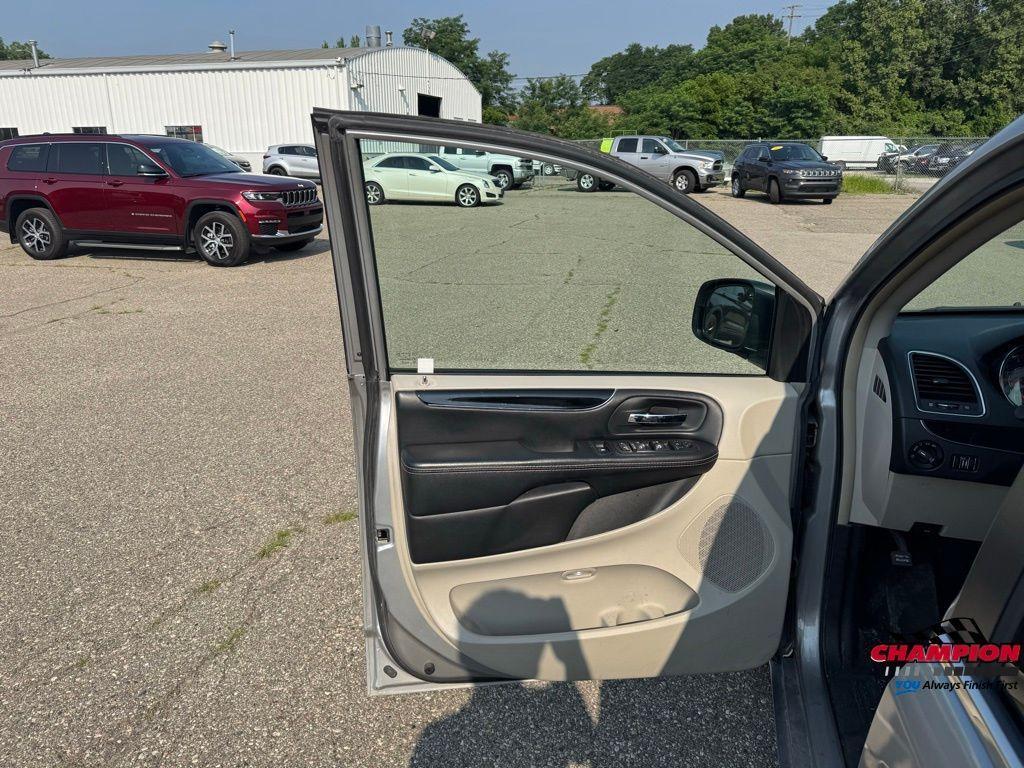 used 2016 Chrysler Town & Country car, priced at $8,450