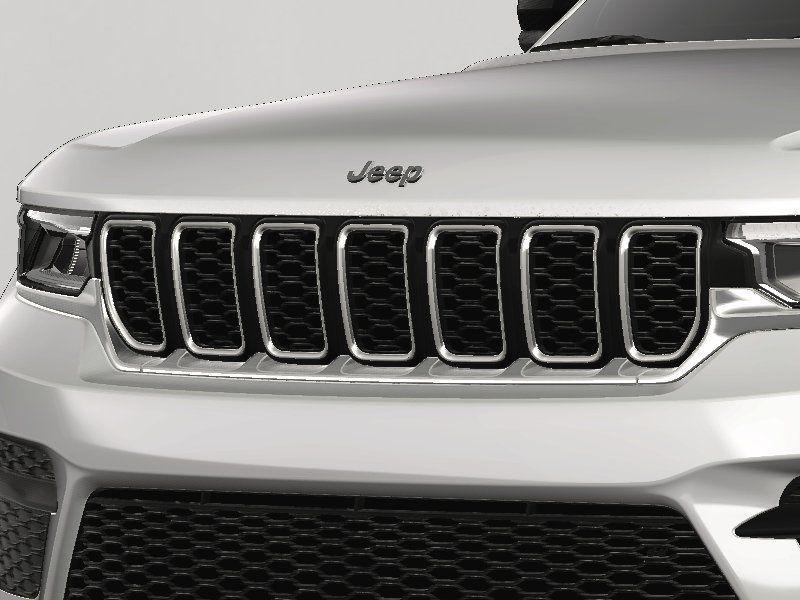 new 2024 Jeep Grand Cherokee car, priced at $40,015