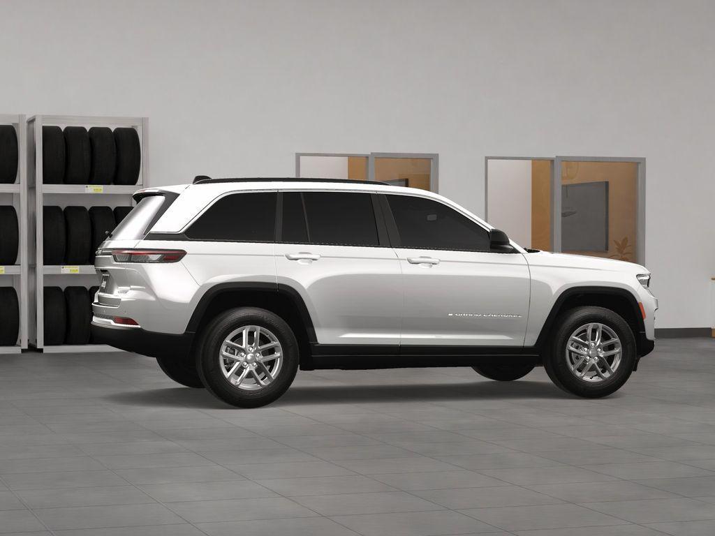 new 2024 Jeep Grand Cherokee car, priced at $40,015