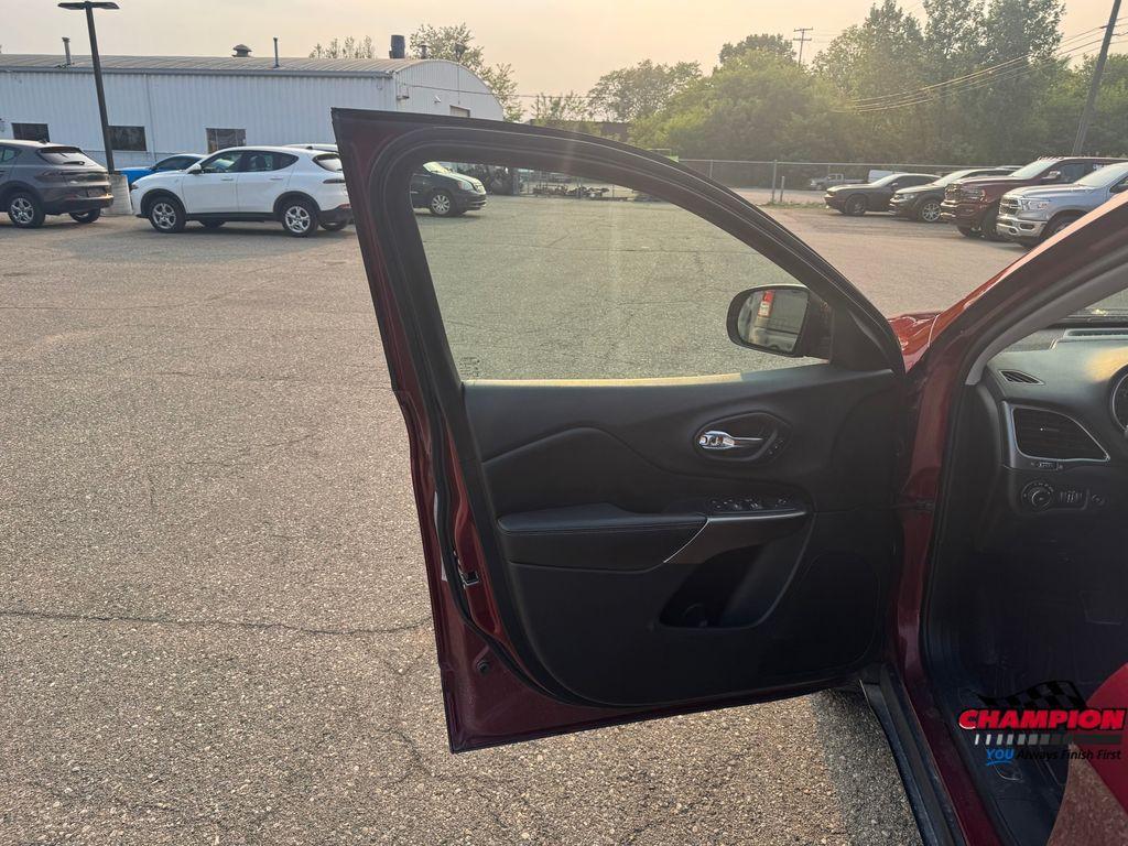 used 2019 Jeep Cherokee car, priced at $16,309