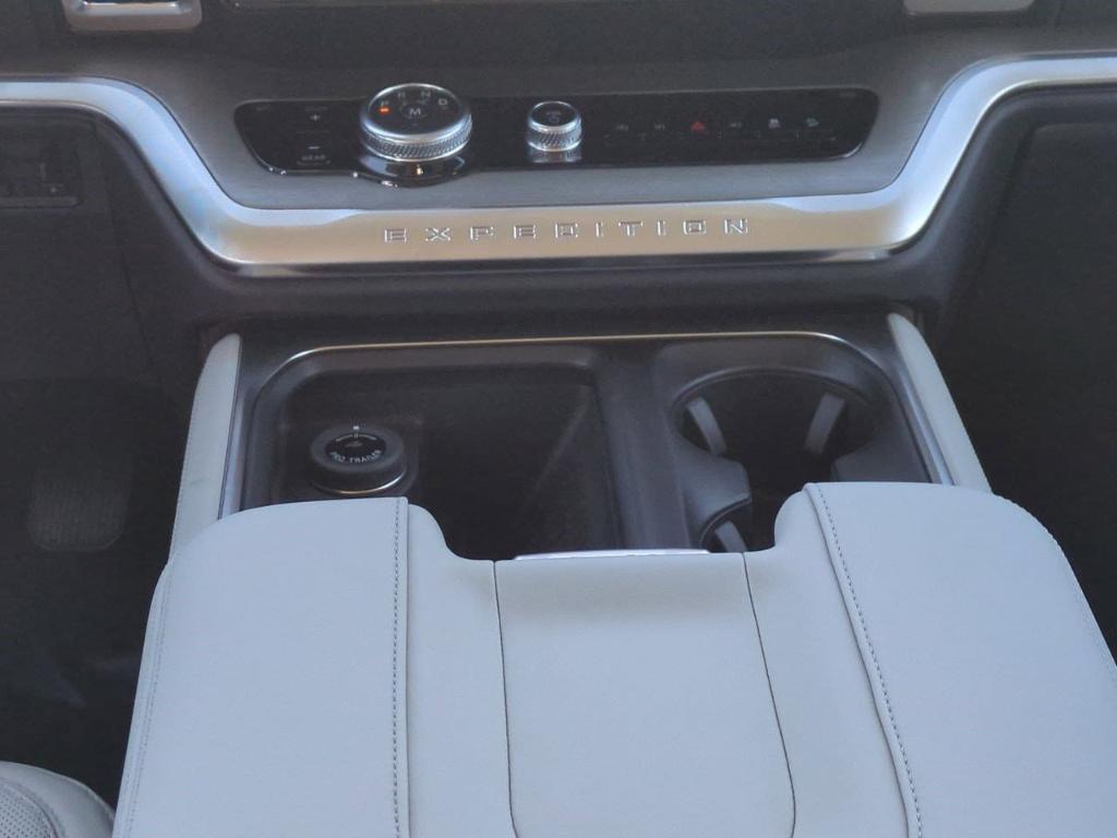 new 2025 Ford Expedition car, priced at $82,214