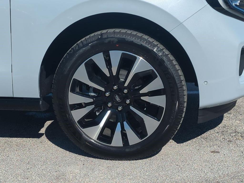 new 2025 Ford Expedition car, priced at $82,214