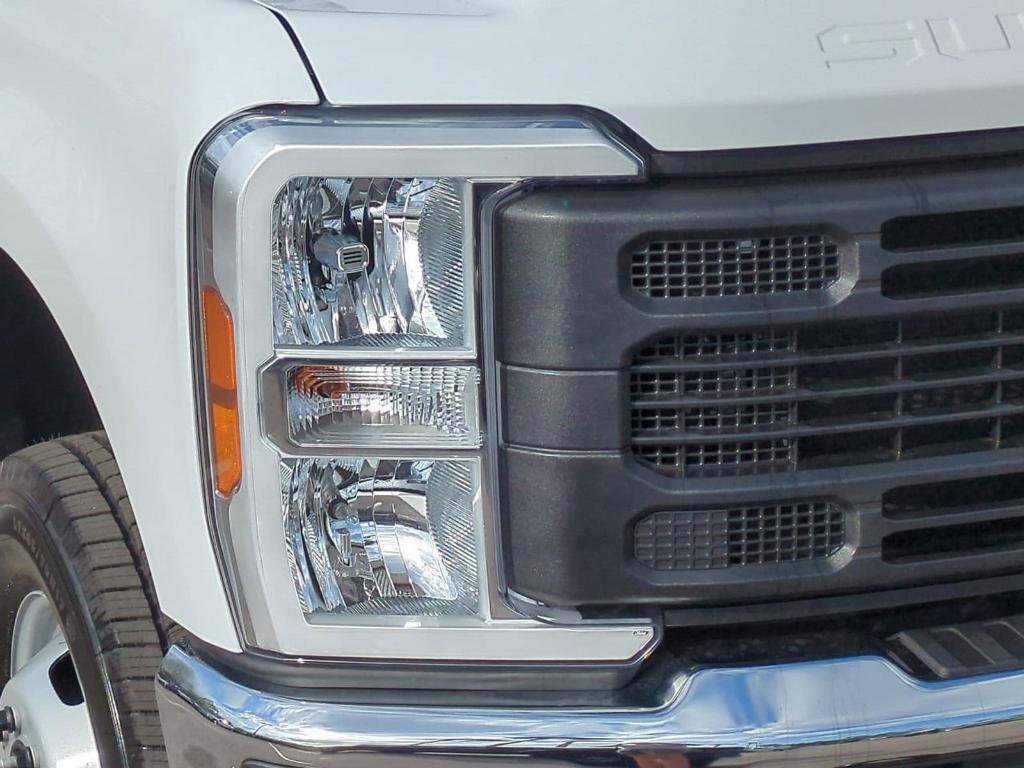 new 2025 Ford F-350 car, priced at $66,544